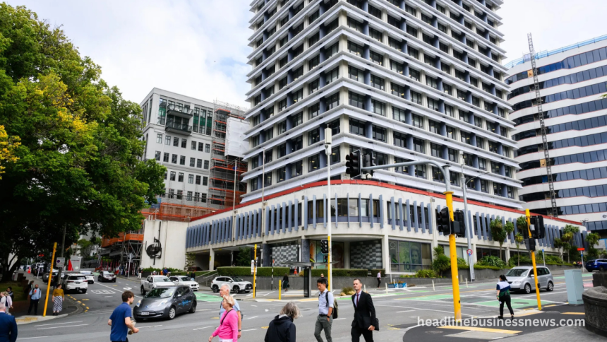 New Zealand Central Bank Cuts Rates, Keeps Door Open to More