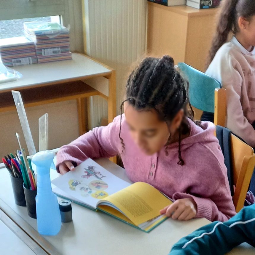 Students learning in a phone-free classroom, focused on their lesson